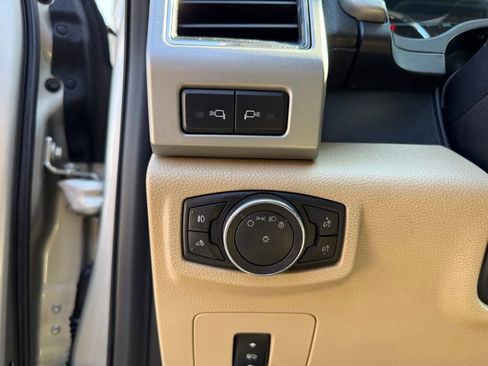 Used 2017 Ford F150 Lariat w/ Equipment Group 502A Luxury AWD/4WD image 8