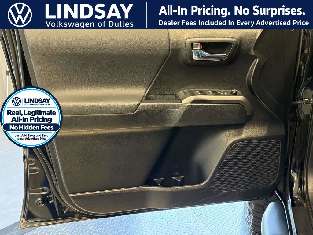 Used 2017 Toyota Tacoma TRD Sport w/ Tow Package (A/T) AWD/4WD image 8