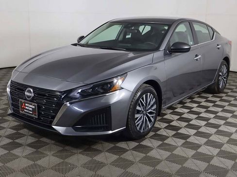 Used 2024 Nissan Altima 2.5 SV image 5