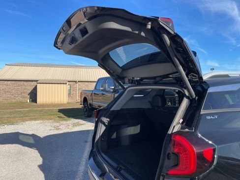 Used 2024 GMC Terrain SLT image 11