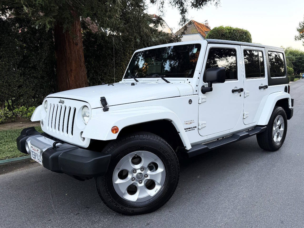 Used 2014 Jeep Wrangler Unlimited Sahara w/ Connectivity Group AWD/4WD image 3