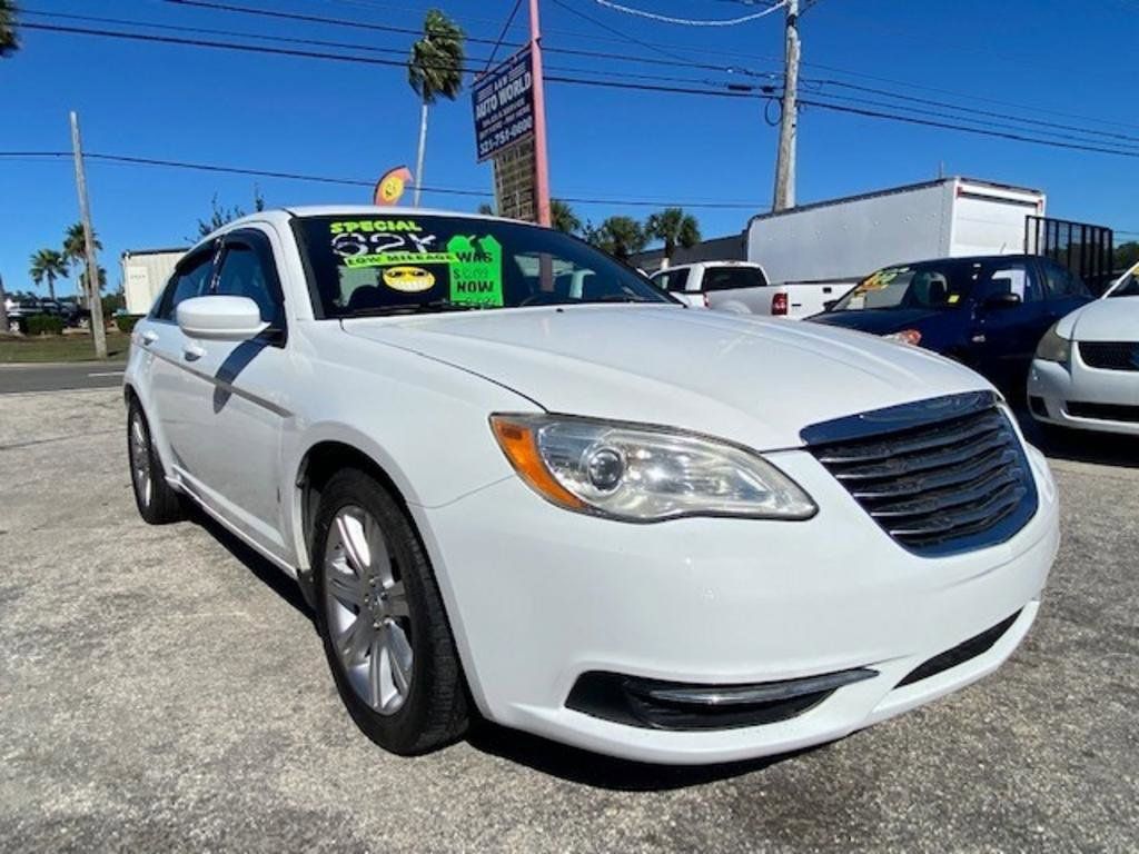 Used 2013 Chrysler 200 Touring FWD image 1