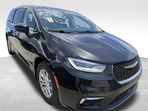 Used 2023 Chrysler Pacifica Touring-L FWD image 24