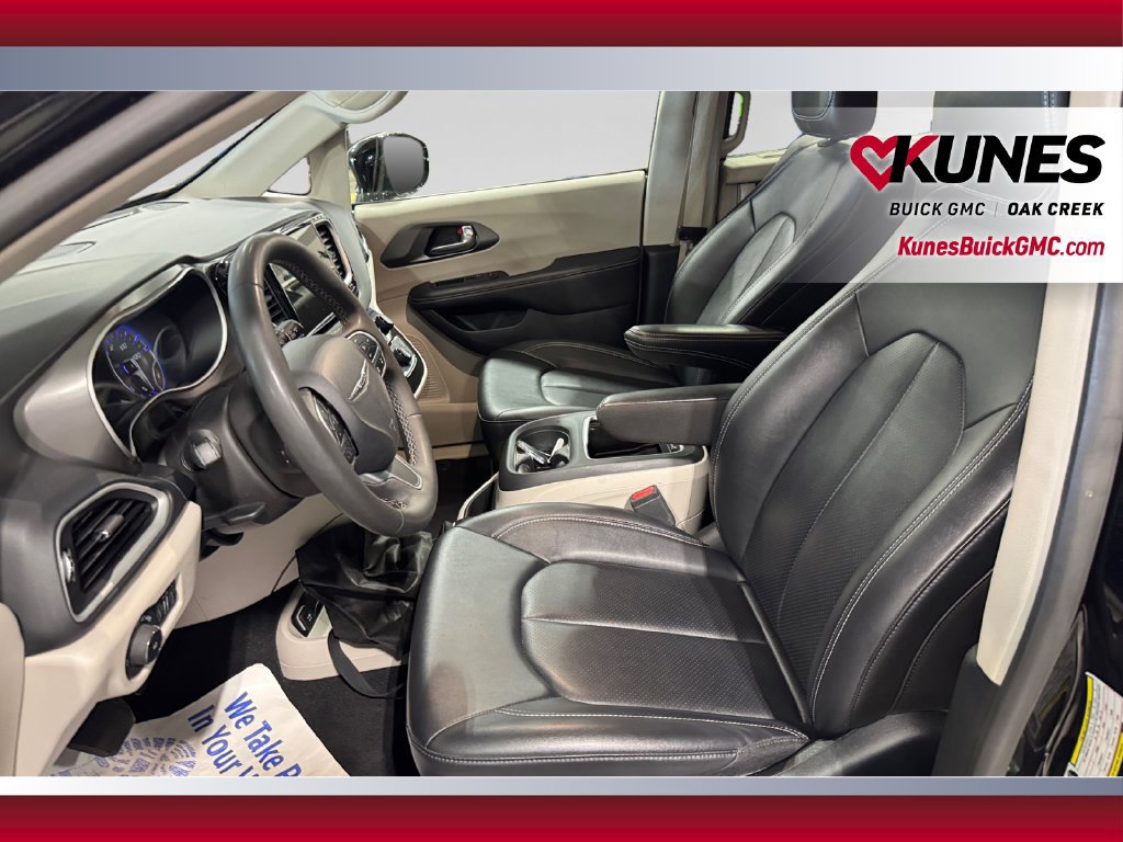 Used 2024 Chrysler Pacifica Touring-L FWD image 18