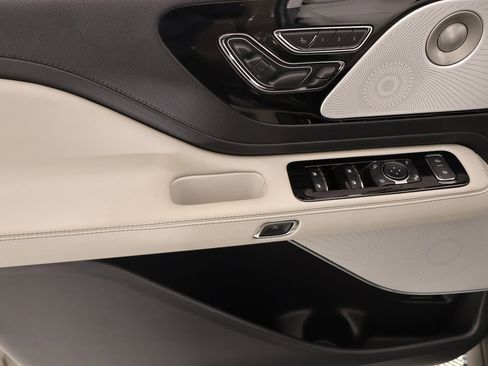 New 2026 Lincoln Aviator Reserve image 17