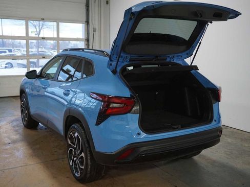 Used 2024 Chevrolet Trax RS w/ Sunroof Package image 4