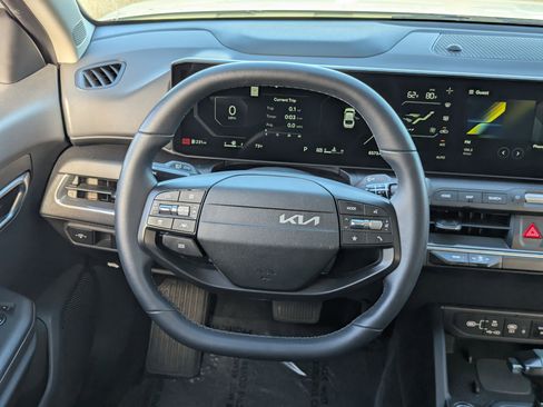 Certified 2025 Kia K4 EX image 16