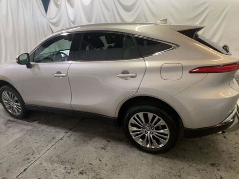 Used 2024 Toyota Venza XLE image 6