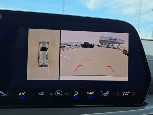 Used 2026 Chevrolet Traverse LT w/ Driver Confidence Package FWD image 24