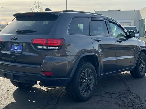 Used 2017 Jeep Grand Cherokee Laredo image 5