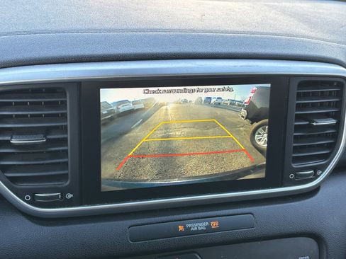 Used 2022 Kia Sportage LX image 4