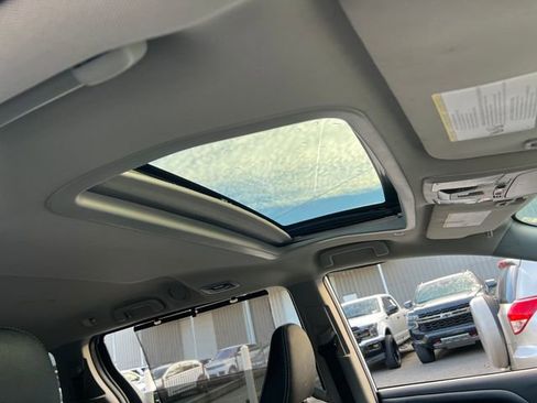 Used 2019 Toyota Sienna SE image 30