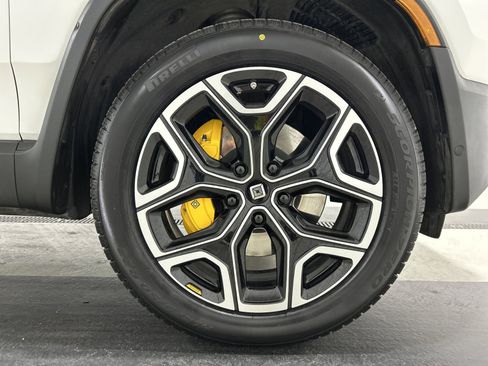 Used 2022 Rivian R1T Adventure image 11