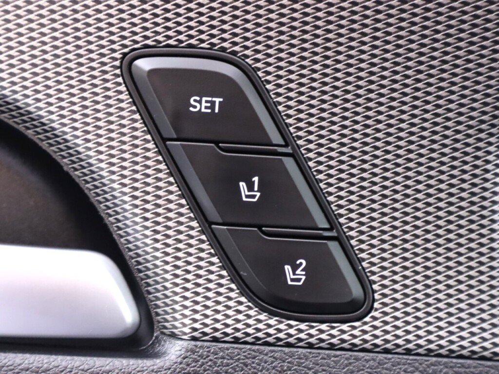 Used 2020 Hyundai Santa Fe Limited FWD image 31