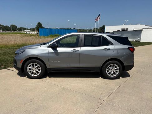 Used 2024 Chevrolet Equinox LS w/ LS Convenience Package FWD image 6