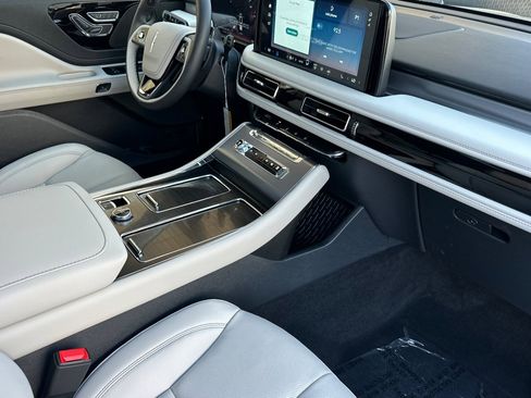 New 2025 Lincoln Aviator Premiere w/ Equipment Group 101A image 16