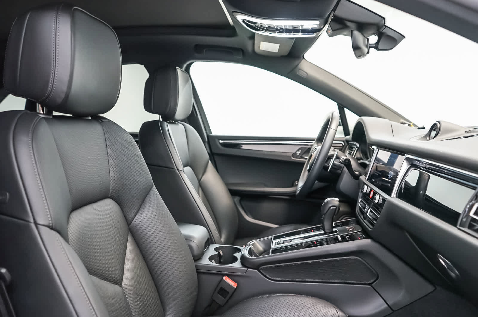 Certified 2026 Porsche Macan AWD/4WD image 22
