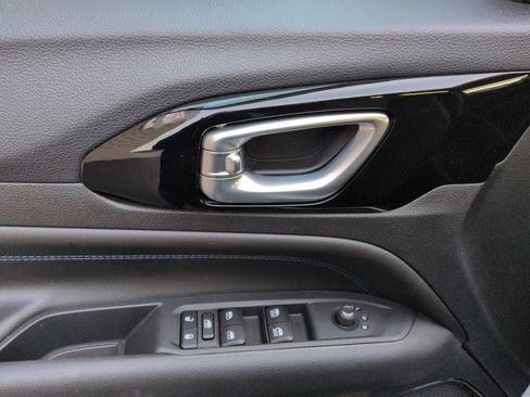 New 2026 Jeep Compass Latitude image 9