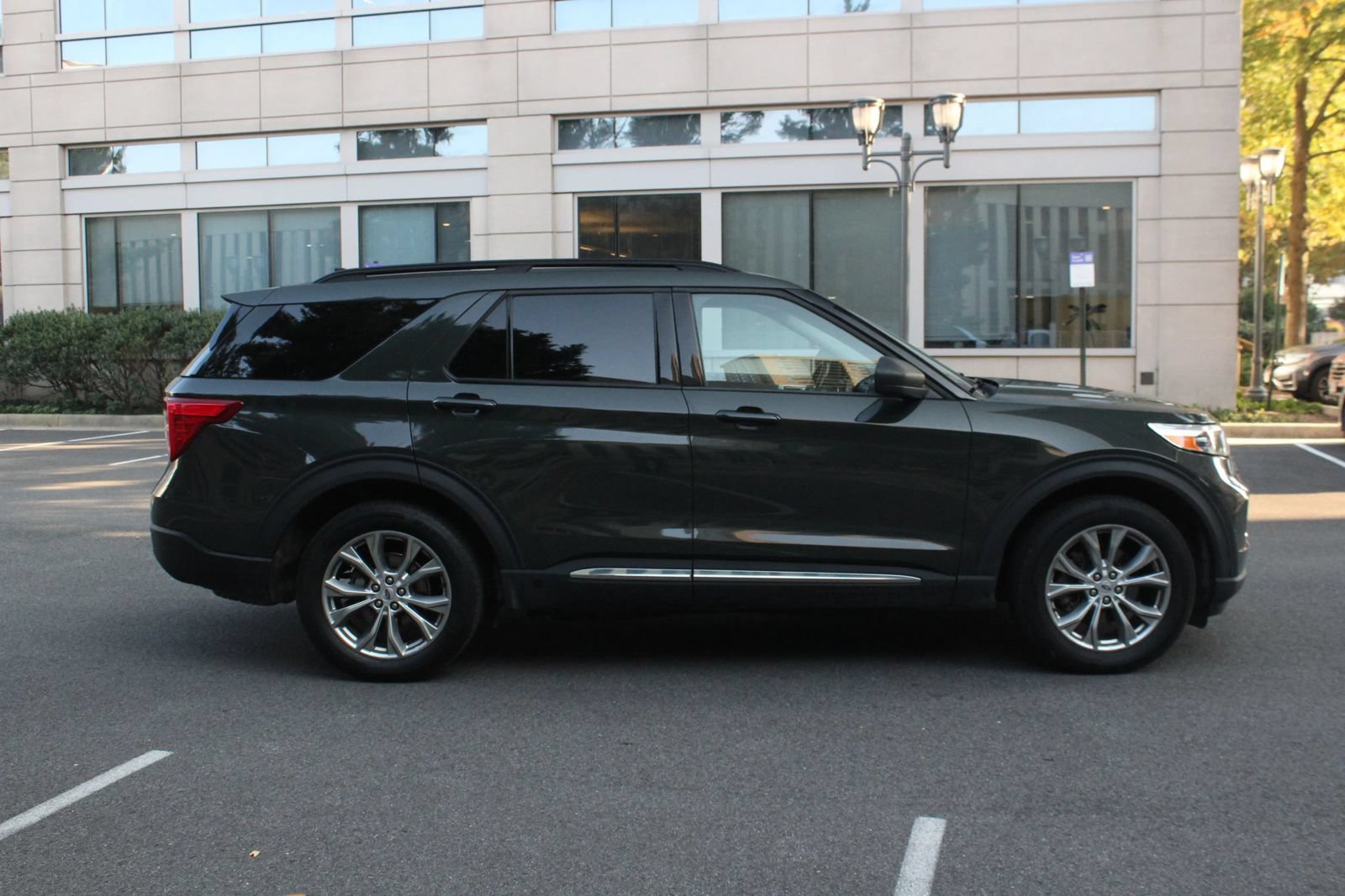 Used 2023 Ford Explorer XLT w/ Equipment Group 202A AWD/4WD image 6
