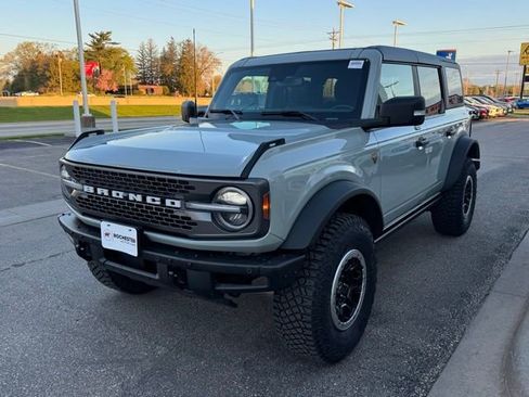 Certified 2022 Ford Bronco Badlands w/ Sasquatch Package AWD/4WD image 35