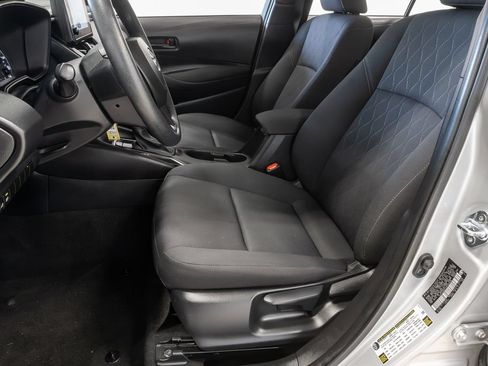 Used 2025 Toyota Corolla LE FWD image 10