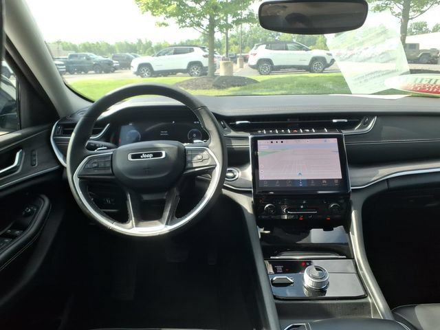 Certified 2024 Jeep Grand Cherokee Limited w/ Black Appearance Package AWD/4WD image 10
