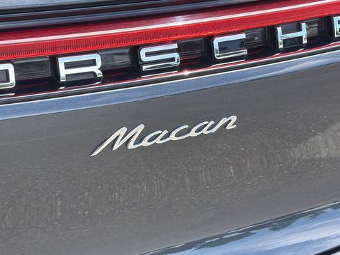 Used 2025 Porsche Macan image 38