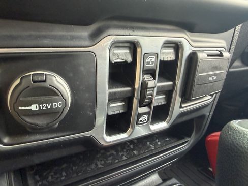 Used 2019 Jeep Wrangler Unlimited Sahara AWD/4WD image 52