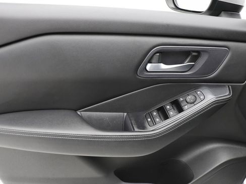 Used 2024 Nissan Rogue SV image 15