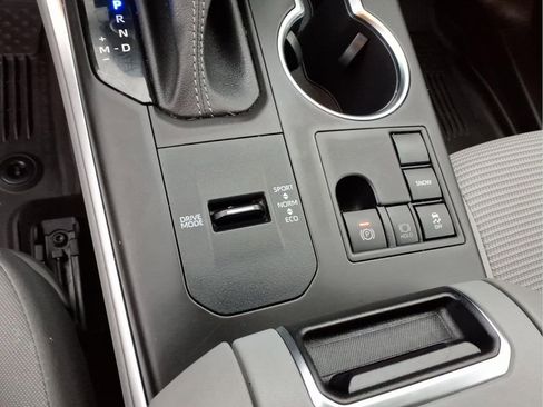 Used 2023 Toyota Highlander LE image 25