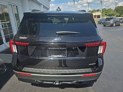 Used 2025 Ford Explorer ST-Line w/ ST-Line Street Pack image 5