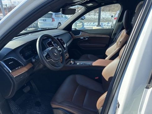Used 2023 Volvo XC90 B5 Plus w/ Protection Package Premier image 8