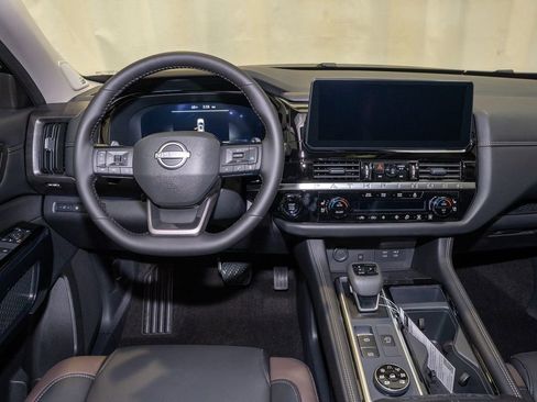 New 2026 Nissan Pathfinder Platinum image 8