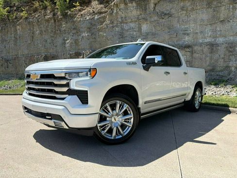 Used 2025 Chevrolet Silverado 1500 High Country w/ High Country Premium Package AWD/4WD image 12