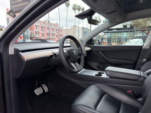Used 2021 Tesla Model Y Performance image 16