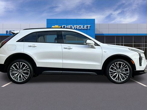 Used 2024 Cadillac XT4 Sport image 3