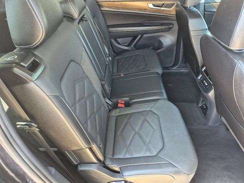 Used 2025 Volkswagen Atlas SE FWD image 26