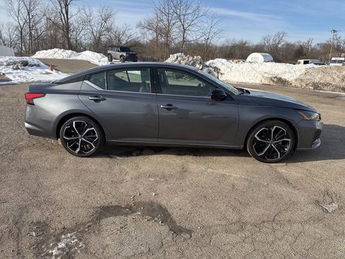 Used 2024 Nissan Altima 2.5 SR image 11