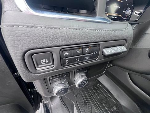Used 2022 GMC Yukon Denali AWD/4WD image 11