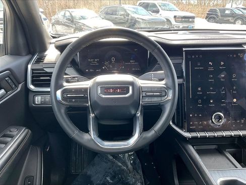 Used 2024 GMC Acadia Elevation image 17