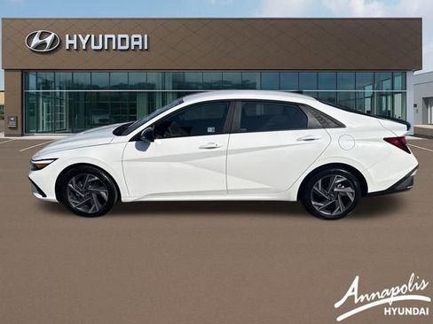 Certified 2025 Hyundai Elantra Sport image 2