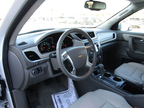 Used 2016 Chevrolet Traverse LT image 9