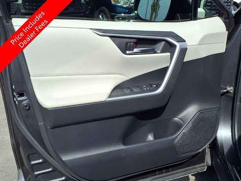Used 2020 Toyota RAV4 XLE Premium FWD image 27