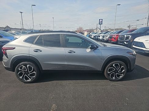 New 2026 Chevrolet Trax RS w/ Sunroof Package FWD image 4