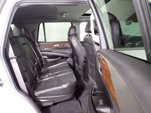 Used 2016 Cadillac Escalade Luxury image 37