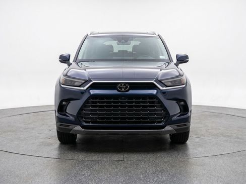 Used 2025 Toyota Grand Highlander FWD image 2