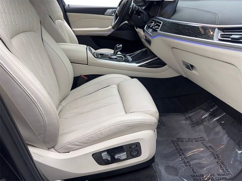 Used 2022 BMW X7 xDrive40i w/ M Sport Package image 49