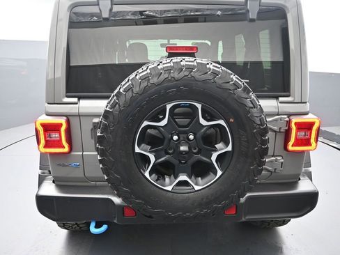Used 2022 Jeep Wrangler Unlimited Rubicon 4xe w/ Cold Weather Group AWD/4WD image 32