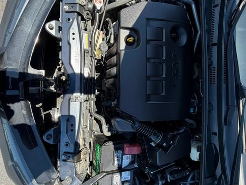 Used 2018 Toyota Corolla LE FWD image 22