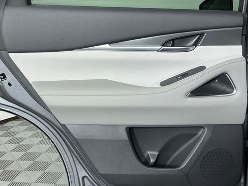 New 2027 INFINITI QX60 Luxe FWD image 17